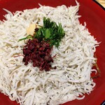 青島海鮮料理 魚益 - 釜揚げしらす丼