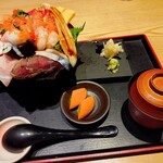 青島海鮮料理 魚益 - こぼれ海鮮丼