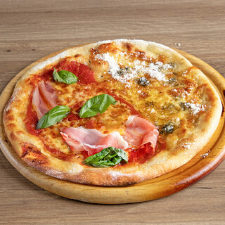 ワインを片手に2種のピッツァソースを堪能♪