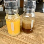 菜なくら - 人参ドレッシングとオニオンドレッシング