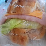 リヨン コッペ館 - クルミサンド270円