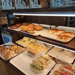 リヨン コッペ館 - クルミパン、カレーパン、メロンパン他