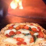 Pizzeria Cor a Cor - 料理写真:当店オススメのブファリーナ。水牛モッツァレッラバージョンののマルゲリータです。通常のマルゲリータより、ジューシーな仕上がりとなります。