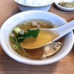 中国料理 桂林 - あっさり醤油の清湯スープ。