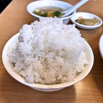中国料理 桂林 - ライスは大盛り無料なんですが、それ程お腹が空いていたわけではないので、「少しだけ大盛」にして貰いました。