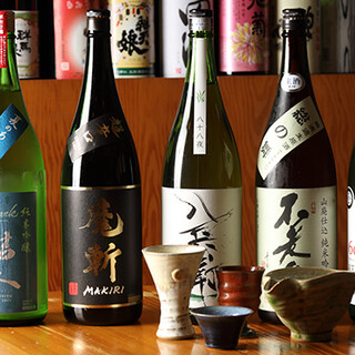 全国より厳選した30種類の名酒をご用意。飲み比べでご堪能あれ