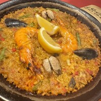 びいどろ 銀座店 - 魚介のパエリアー猛暑の日だからか、余計に美味しく感じました。出汁がしっかり効いていて絶対真似できない味。