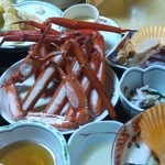 味処・民宿 まつや - 日本海定食　2160円　メインのカニのほか、刺身や天ぷら、貝めしまでついています。