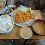 とんかつ割烹 やすいみ～と - とんかつ定食（¥1000）大盛り（¥150）