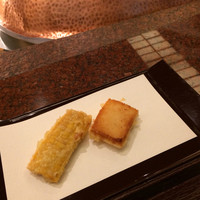 京都祇園 天ぷら八坂圓堂 - 大好きなトウモロコシと海老パン。
                何度頂いても美味です。