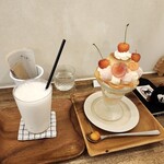 cafe days - さくらんぼとプラムのパフェ+バナナミルク