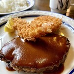 トルーヴィル - ミートセット A
ハンバーグステーキ デミグラスソースにスープ、サラダ、エビフライ、カニクリームコロッケ、ライス付き