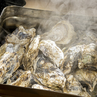 当店自慢の名物！鯛のあら炊き・魚唐・牡蠣のカンカン焼きは必食