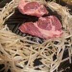 羊肉炭火焼 肉汁屋 - 