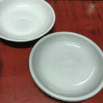 餃子専門店 藤井屋  - タレの皿2枚素敵！