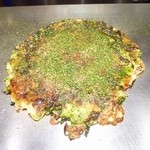 Okonomiyaki Goroppe Shokudou - 青のりを掛けたところ