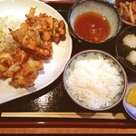 創菜ダイニング - 【ランチタイム】
            日替わりの海鮮かき揚げ定食。
            つゆ 抹茶塩でいただいてます♡
            カリッと揚がってて香ばしくて、所々で生姜が効いてて美味しい♡