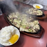 鉄板焼肉 大当り - (手前)ダブル　（奥）一人前