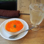 立ち飲み やみー - とびっこポテトサラダ ＆ かち割りワイン 白