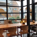 BURGERS TOKYO - 店内は広々していて快適