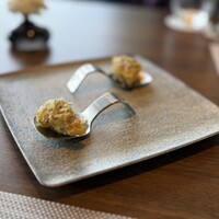 スケープス ザ スィート - Amuse 三浦産白茄子のベニエ　レフォール　あかもく昆布茶の香り
