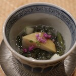 307306566 - 煮あわび、じゅんさい