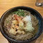 石臼挽手打 そばの音 - 小エビ天冷かけそば粗挽き