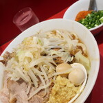 ラーメン二郎 - ラーメン半分＋青ネギショウガ半分炙