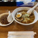 ラーメン井出 - 正油ラーメンとミニ黒チャーハンのセット　¥1,150