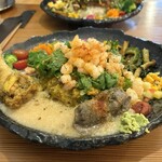 善左衛門咖喱 - 海老左衛門カレー（ライス中、手羽元・パクチー・スパイス砂肝トッピング）