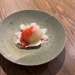 タイ料理 みもっと - 桃とカノムタコー：桃のコンポート、すもものジャム、桃のソルベ、ヨーグルトゼリー、白木耳のスパイスシロップ漬け、ジャスミンティのジュレ、カノムタコー