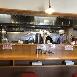 麺屋 永太 - カウンター越に見た厨房