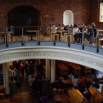 Boston and Maine Fish Company - 吹き抜けのフードコート