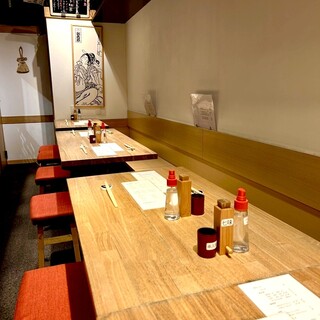 美味しいけど席が狭くてごめんなさい。