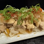 肴と煮込み 古臓 - 鶏の梅しそおろし