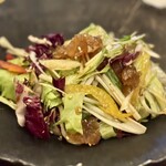 ドラゴン ショクドウ - お代わりクラゲの四川風ピリ辛。