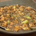 ドラゴン ショクドウ - まさにお代わりしそうな麻婆豆腐でしたが、こりゃヤバいって！