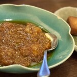 ドラゴン ショクドウ - エビの姿は見えてませんがエビチリ。揚げパンに添えて食べるとこれまた食感が新しい。