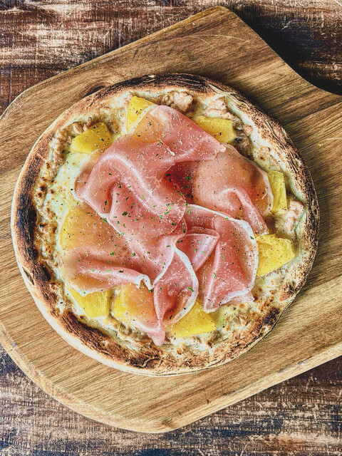 HELM BAR&amp;DININGSPACE