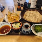 ウエスト - 料理写真:かき揚げ蕎麦の3玉に高菜おにぎり