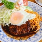 鳩家 - ハンバーグエッグのアップ