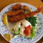 鳩家 - ミックスフライの別アングル