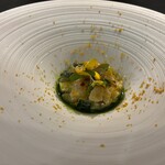 カーサ・デル・チーボ - ②青森県陸奥湾産殻付き帆立 バジリコオイル からすみ