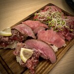 カキノバル OYSTER&WAGYU 下北沢 - 肉寿司5種