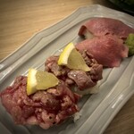 カキノバル OYSTER&WAGYU 下北沢 - 塩カルビユッケと牛タン