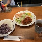 洋風厨房 ソーシエ - グリル•ド•チキン&阿部鶏のジャポソース　1100円