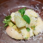 Come sta - 桃と水茄子のサラダ。季節を感じられる一品