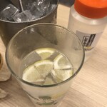 カキノバル OYSTER&WAGYU - レモンスライスは塩カルビユッケから