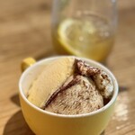 アグロピッツェリア ダ パンダ - 2種のジェラート盛り合わせ　660円