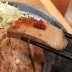 肉のやま金 - からし味噌をつけて